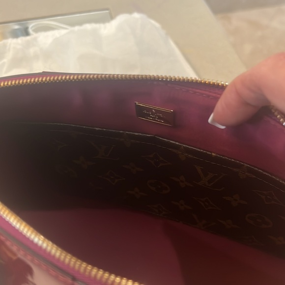 Louis Vuitton/vernis and monogram purse with strap and mirror - Picture 7 of 14